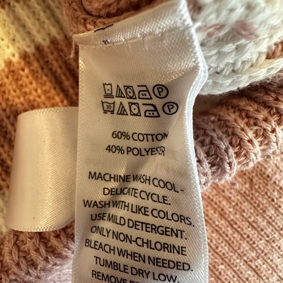 Rachel Zoe Medium Dusty Rose Striped V Neck. Longsleeve. Three Button Pullover. - Picture 9 of 9